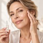 Ránctalanító ampulla használata – Wellmaxx Anti-Wrinkle Boost szérum felvitele az arcra